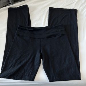 Lululemon Groove Low Rise Flare Pant Size 6 Black